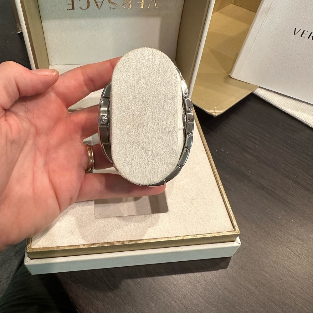 Men’s Versace watch - Picture 10 of 13
